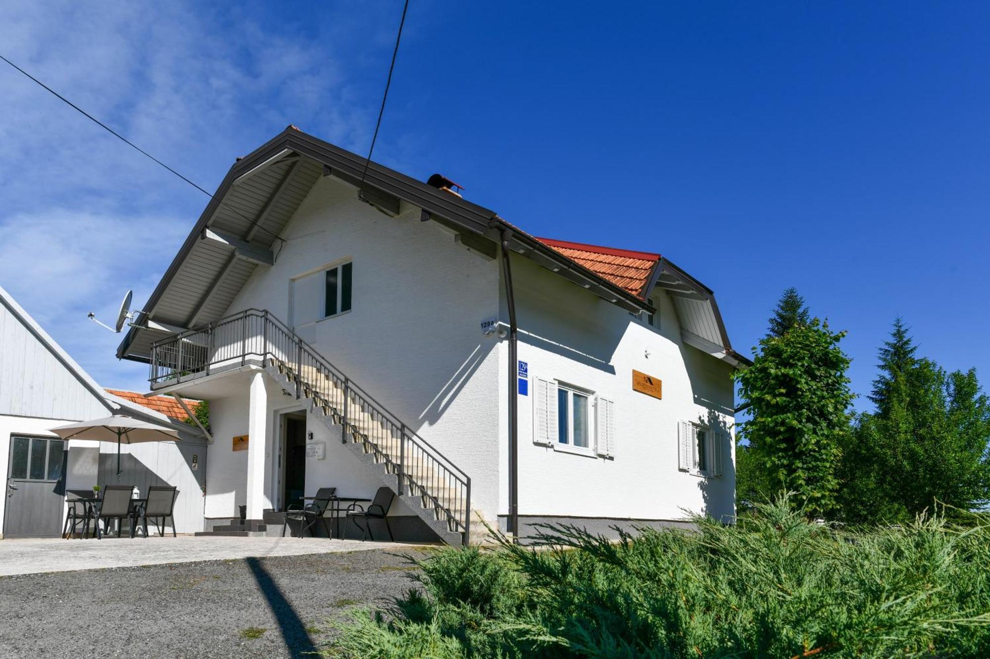 Apartman Tina Rakovica Exteriör bild